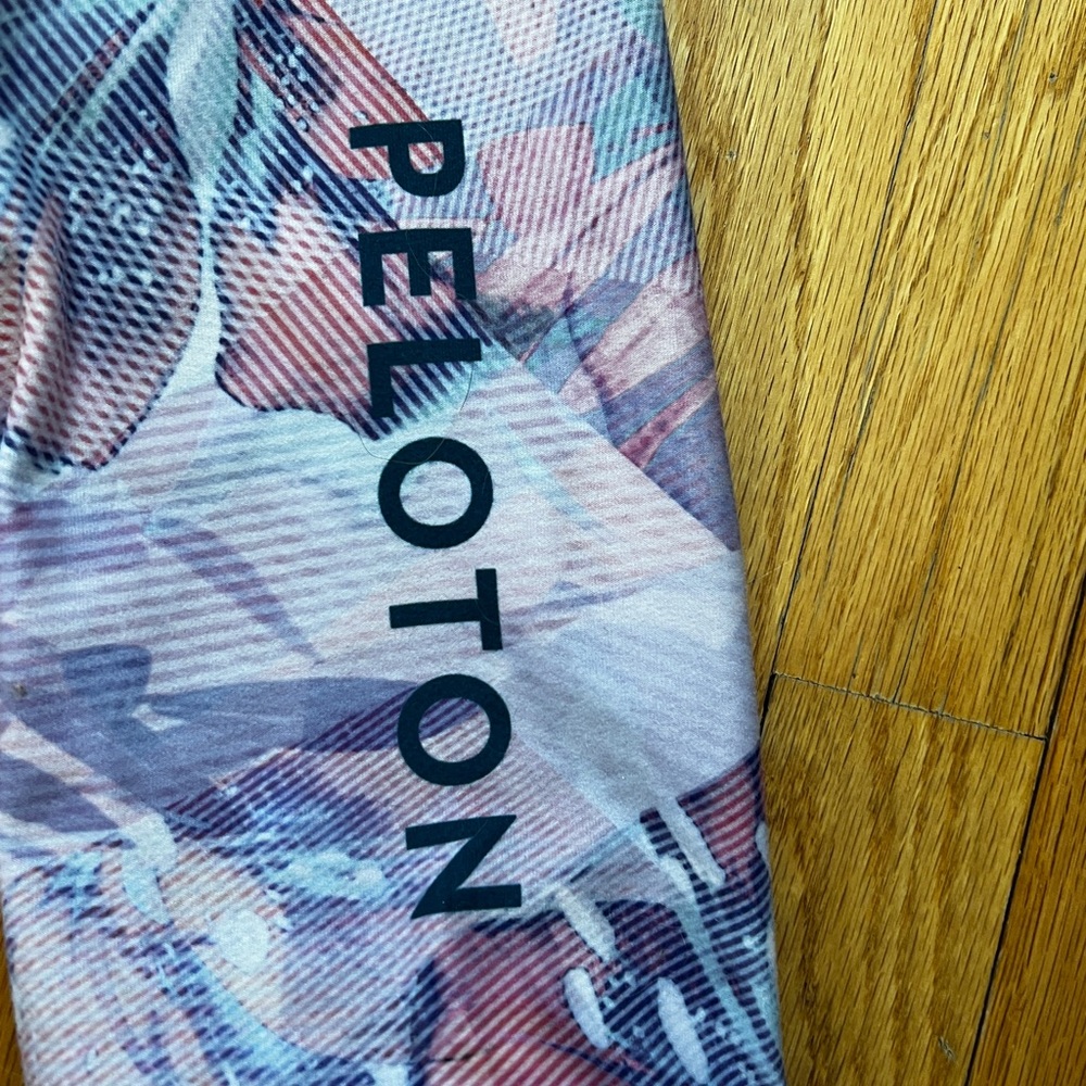 PELOTON x WITH Floral 2K pink blue Capri Leggings XL - Picture 5 of 7